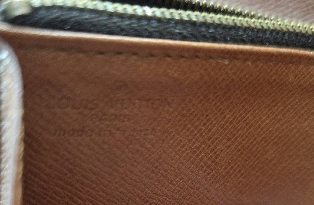 Authentic Vintage Louis Vuitton Damier Sarah Long Wallet Signature Monogram image 2